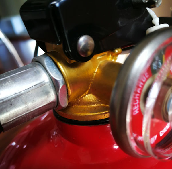 ফ্যাক্টরি সরাসরি বিক্রয় 4kg BSI EN3 শংসাপত্রযুক্ত শুকনো পাউডার অগ্নি নির্বাপক 2