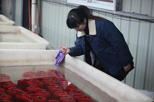 ফ্যাক্টরি সরাসরি বিক্রয় 4kg BSI EN3 শংসাপত্রযুক্ত শুকনো পাউডার অগ্নি নির্বাপক 9